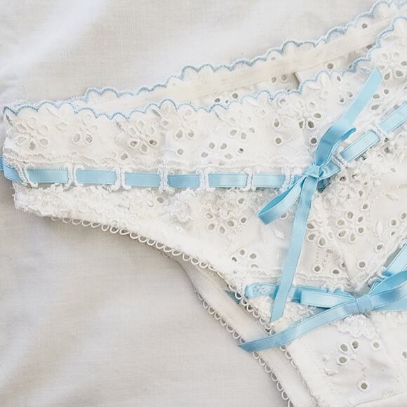 For Love and Lemons White Swirl Eyelet Thong High Waist Panty XXS NWT Lingerie - Picture 5 of 10